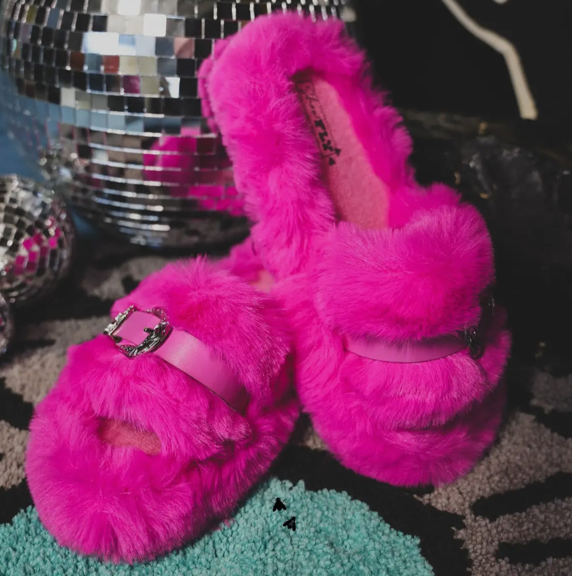 z Home Buckles Pop Slippers