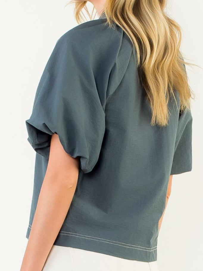 z Contrast Stitch Puff Sleeve V-Neck Top
