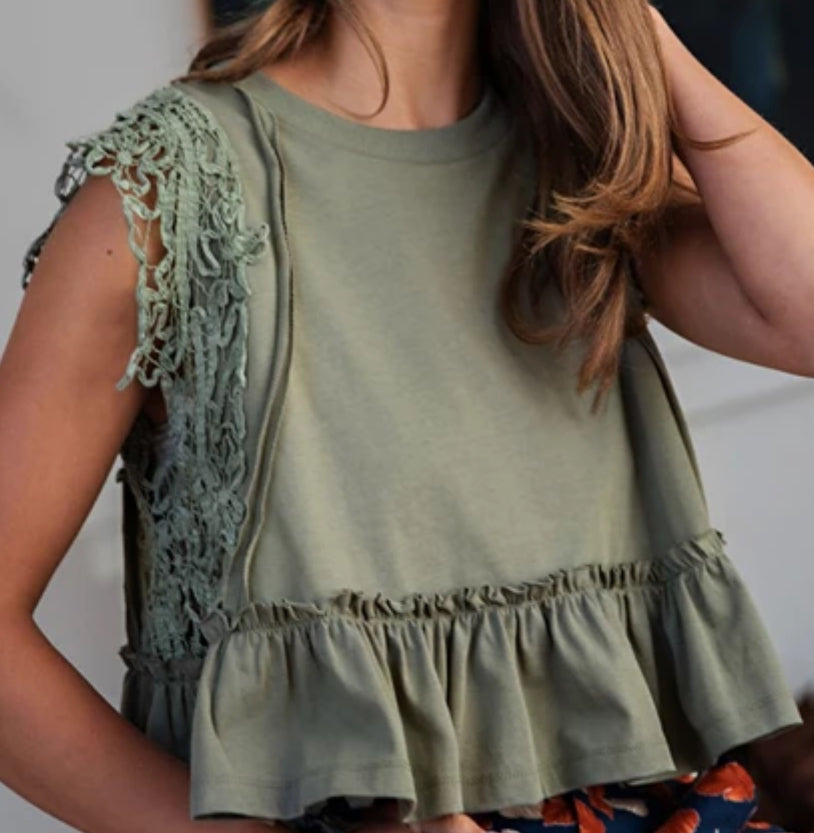 z Side Lace Trim Ruffle Hem Top