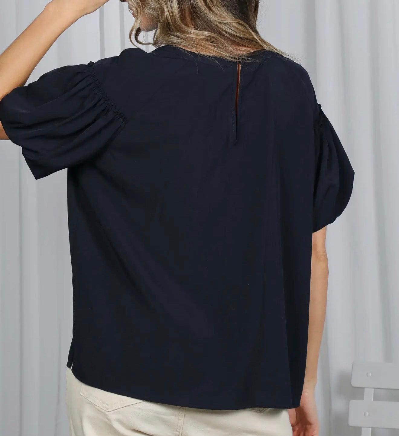 z Simplicity with a Puff Sleeve Top