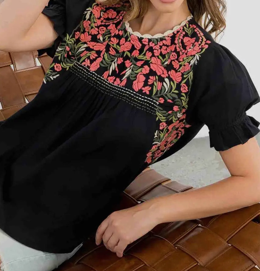 z Puff Sleeve Embroidery Top
