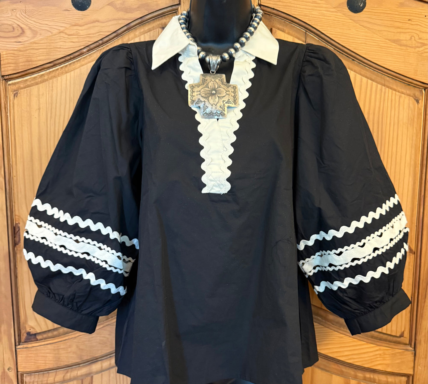 z Puffed Sleeve Detailed Trim Top