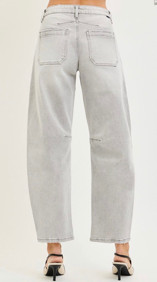 z   Risen Mid Rise barrel Leg Jeans with Patch Pocket Detail