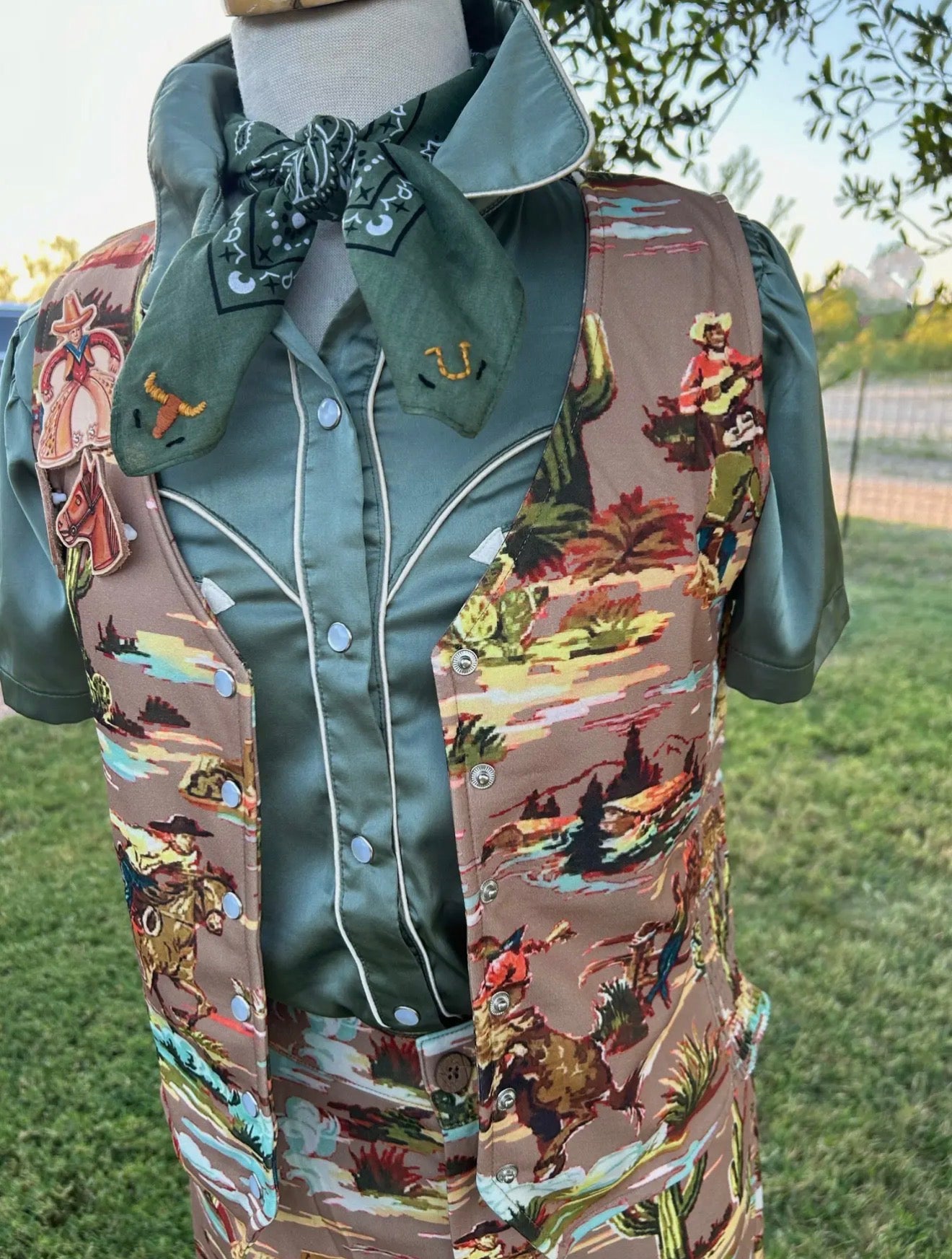 B   Round Up Bandana