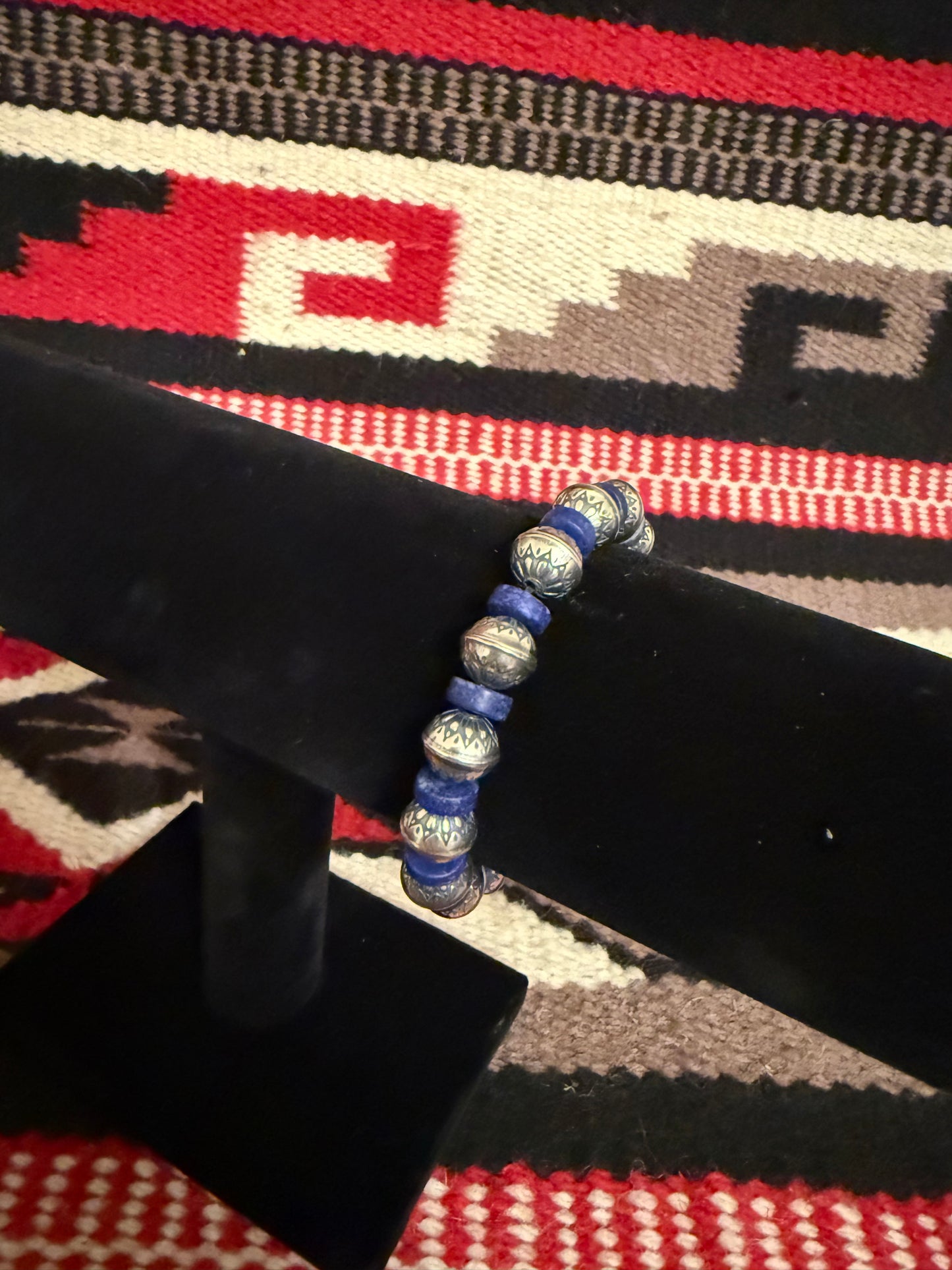 LI  Flower Bead Stretch Bracelet with Lapis Lazuli