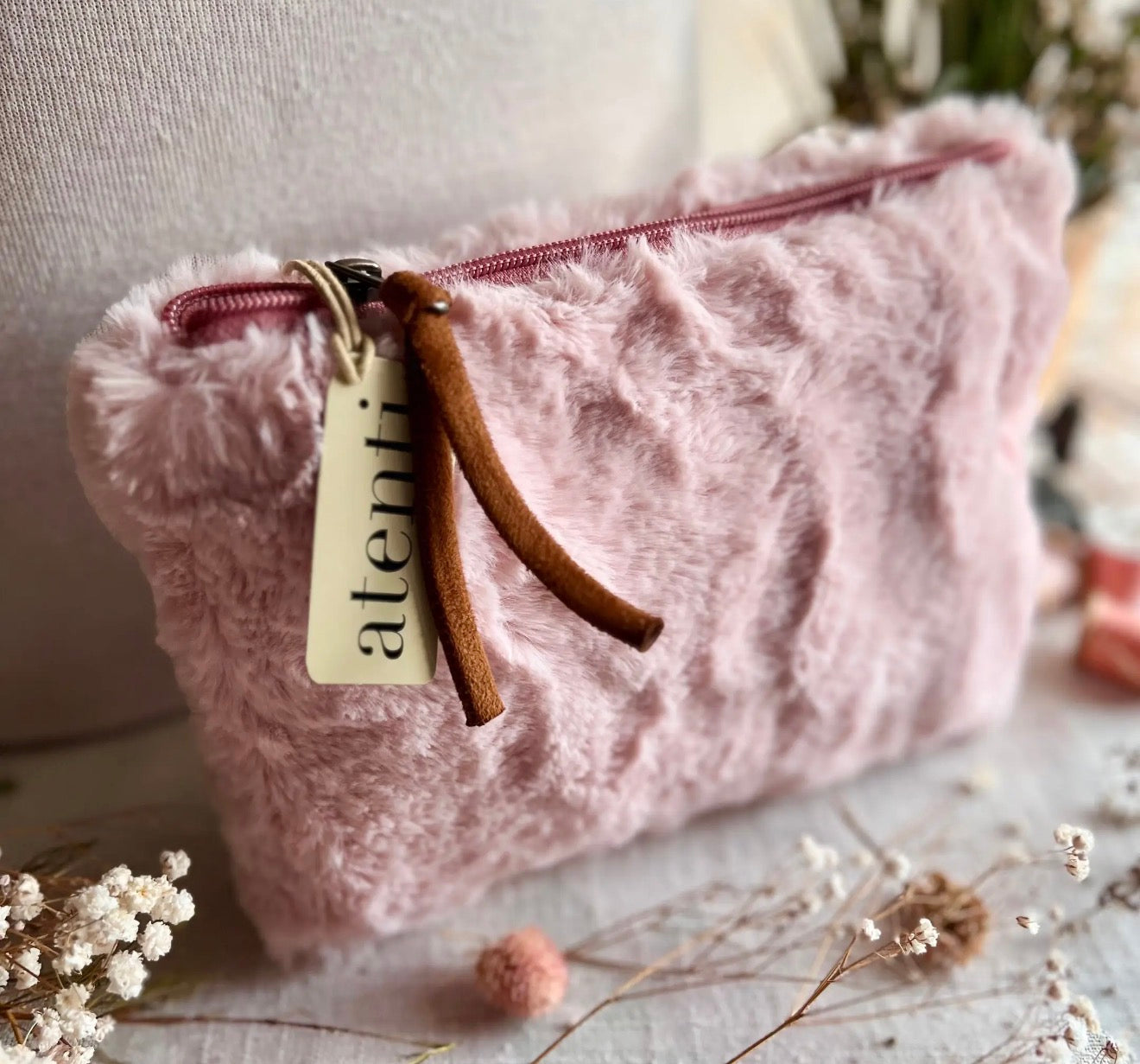 z   Himalaya Accessories Bag
