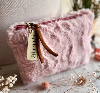 z   Himalaya Accessories Bag
