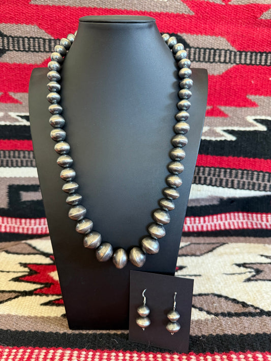 Handmade Classic 110 Graduated Navajo Pearl Necklace By Virginia Tso 25" Long