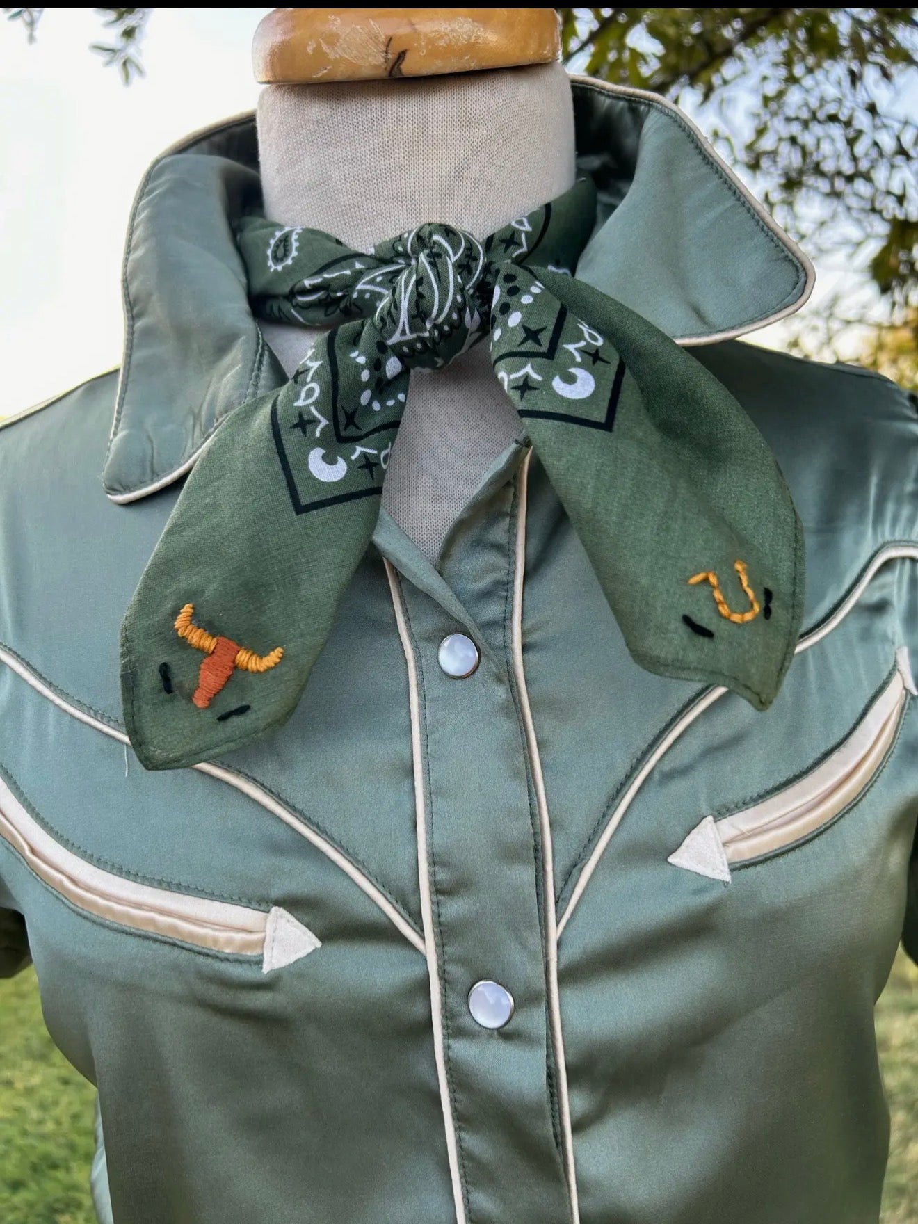 B   Round Up Bandana
