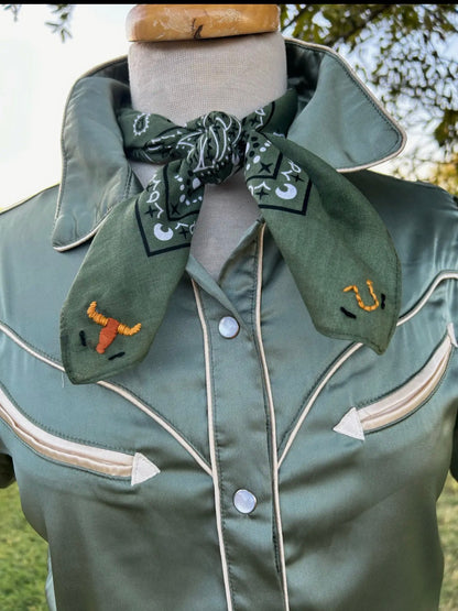 B   Round Up Bandana