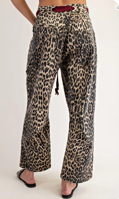 z   Mineral Washed Leopard Tie Waist Barrel Jeans