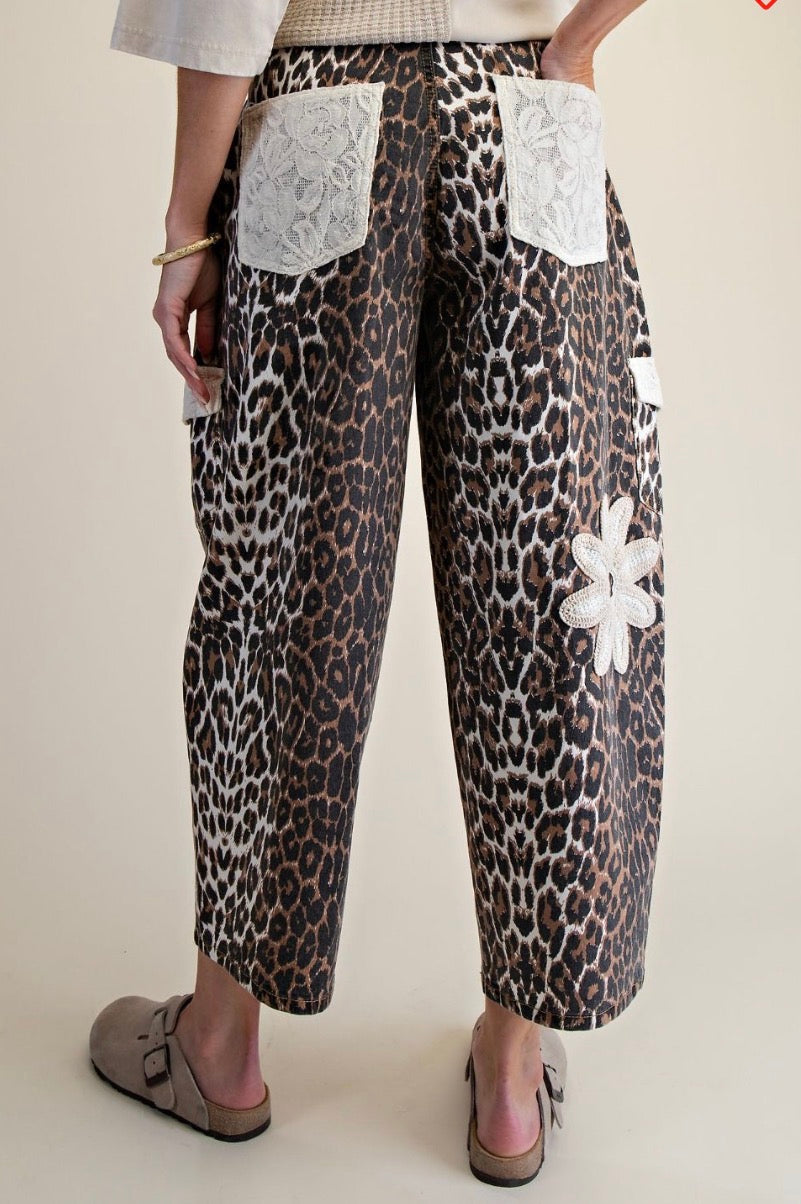 z   Floral Patch Leopard Print Barrel Pants