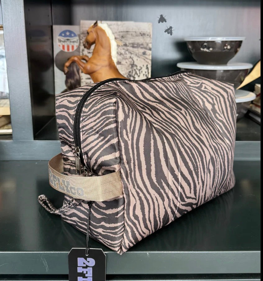 z   That Traveler Bag  *Zebrahh