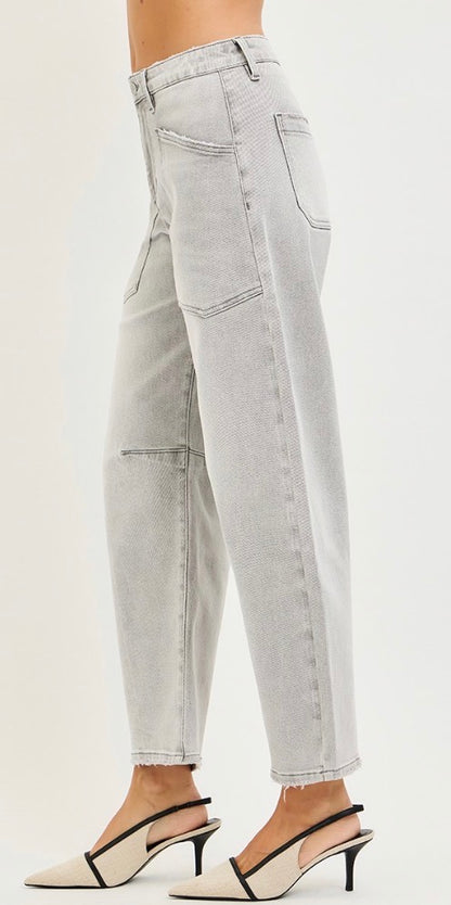 z   Risen Mid Rise barrel Leg Jeans with Patch Pocket Detail