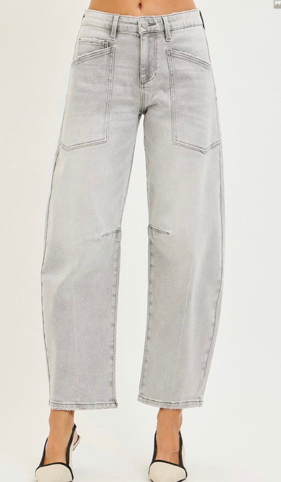 z   Risen Mid Rise barrel Leg Jeans with Patch Pocket Detail