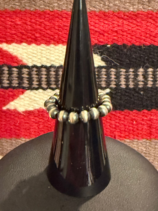 r   Stretchy Sterling Silver Navajo Pearl Ring