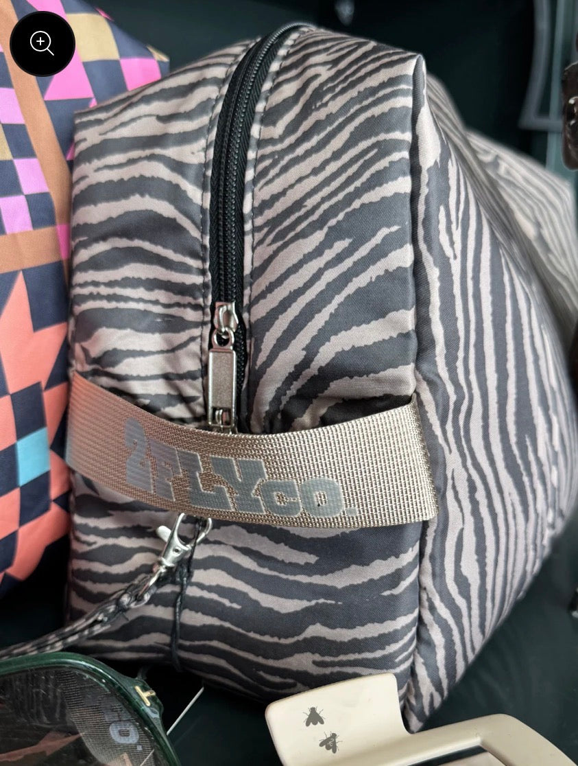 z   That Traveler Bag  *Zebrahh