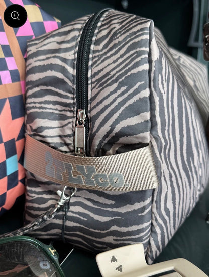 z   That Traveler Bag  *Zebrahh